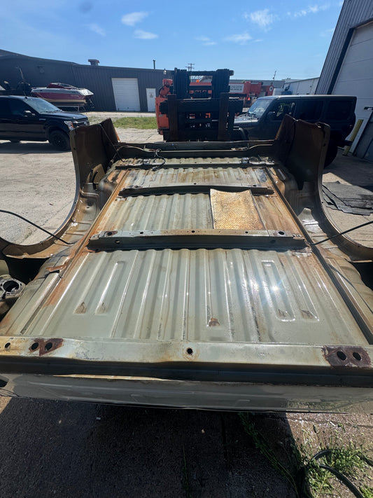 1999–2010 Ford F-250 Super Duty 6.9’ Bed – Rust-Free (White)
