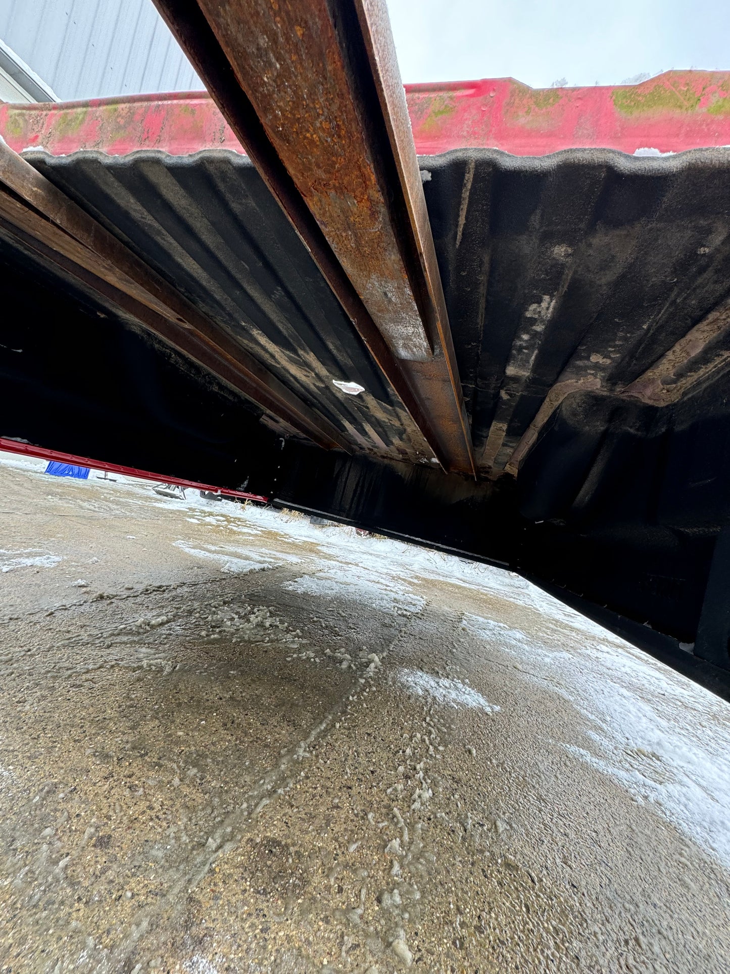 1999–2006 Chevy/GMC 6.6’ Bed – Rust-Free (Red)