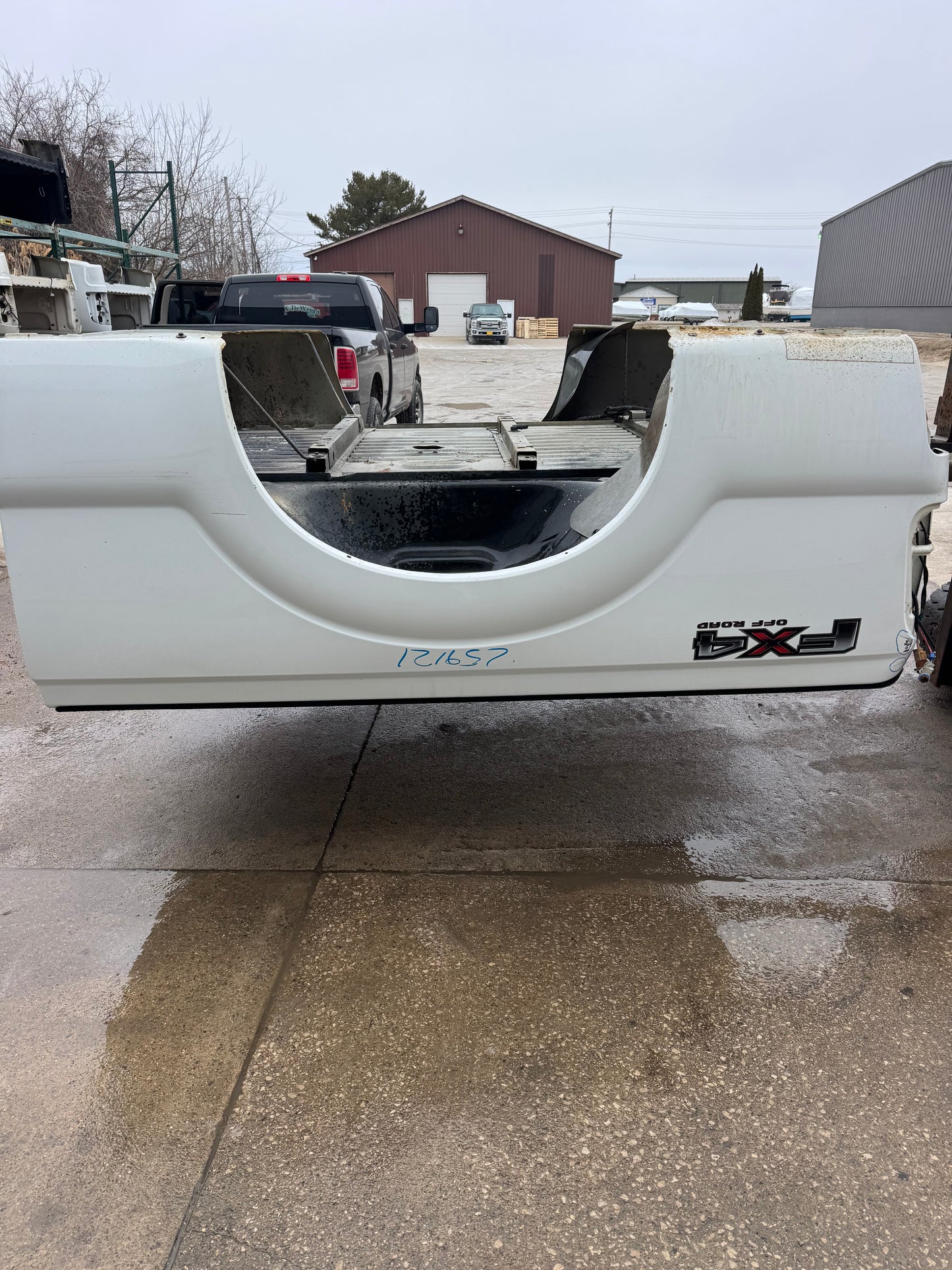 2011–2016 Ford F-250 Super Duty 6.6’ Bed – Rust-Free (Paint Code Z1)