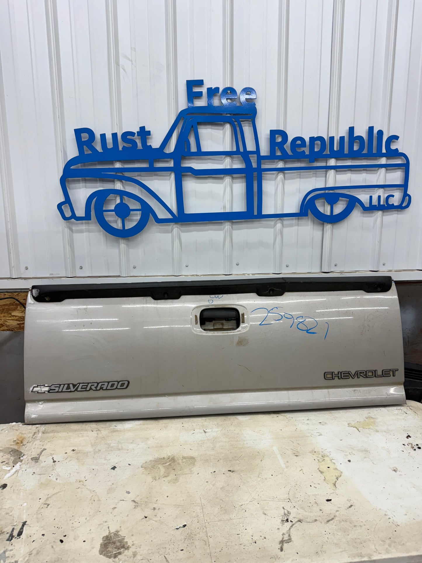 1999–2006 GMC/Chevy Silverado Tailgate – Rust-Free