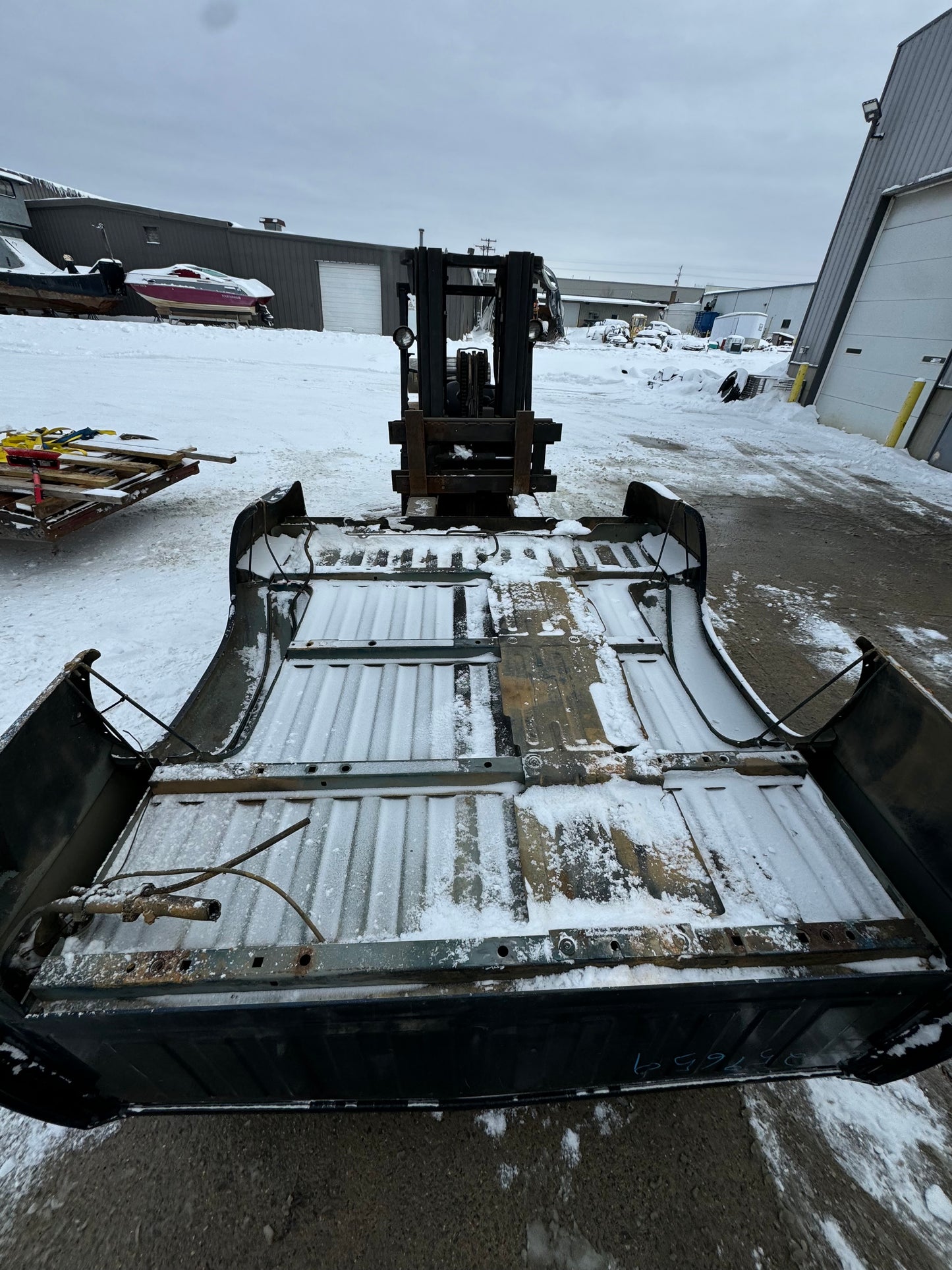 1999–2006 Chevy/GMC 6.6’ Bed – Rust-Free (Black)