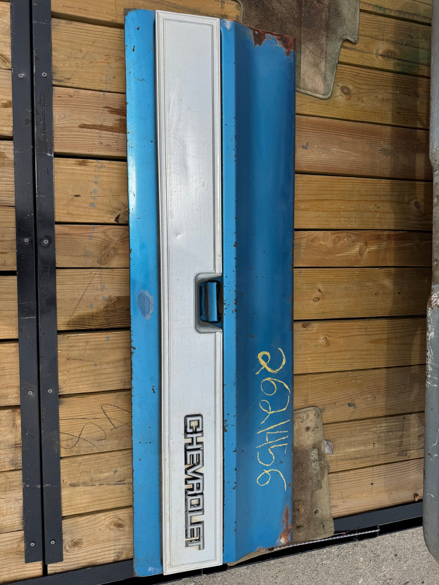 1980s Chevy Square Body Tailgate – Rust-Free