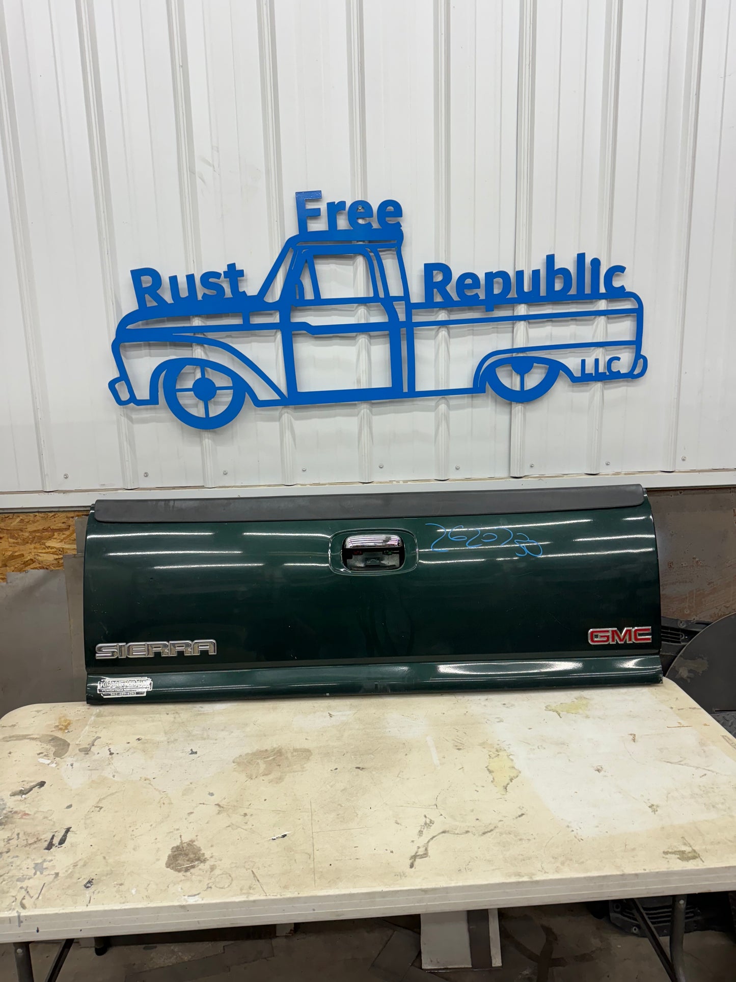 1999–2006 GMC/Chevy Silverado Tailgate – Rust-Free