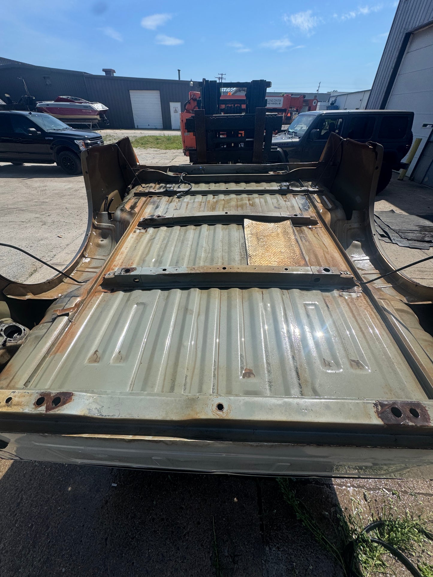 1999–2010 Ford F-250 Super Duty 6.9’ Bed – Rust-Free (White)