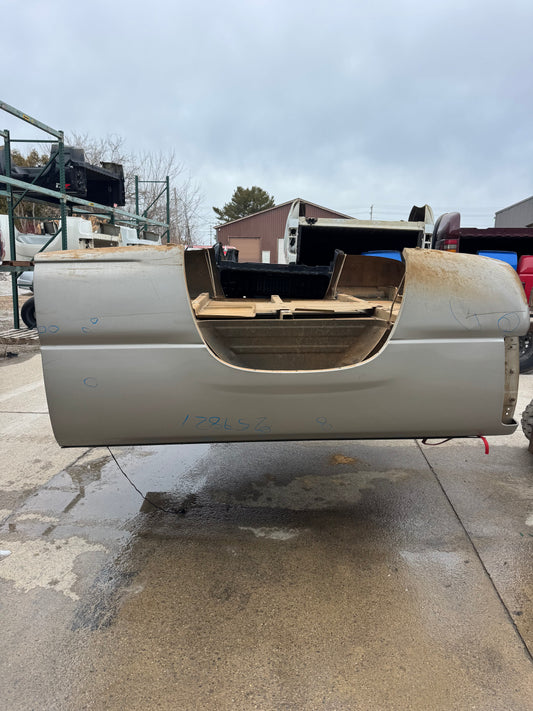 1999–2006 Chevy/GMC 6.6’ Bed – Rust-Free (Silver Birch 59U)