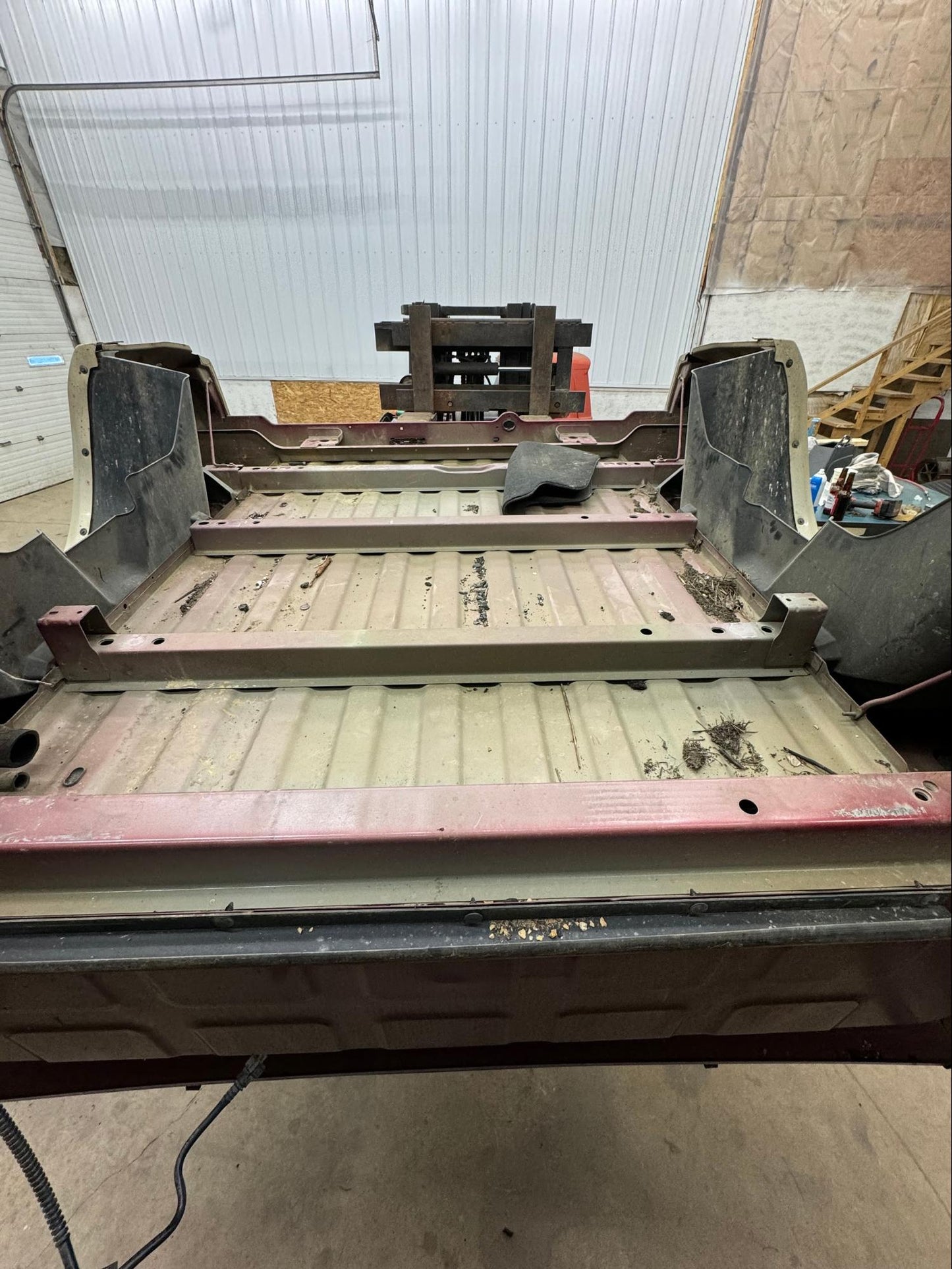 2009–2018 Dodge Ram 5.7’ RAM Box Bed w/ Topper – Rust-Free