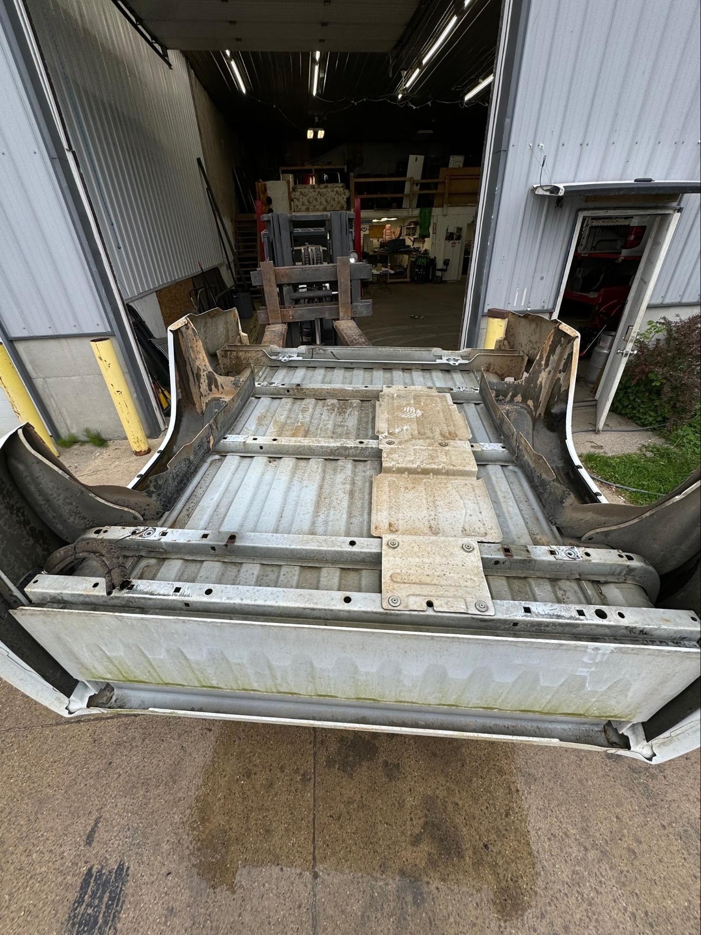 2007–2013 GMC Sierra 5.9’ Bed – Damaged, Rust-Free