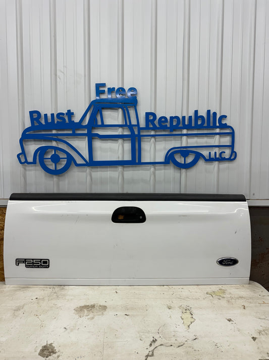 Early 2000s Ford F-250 Tailgate – Rust-Free