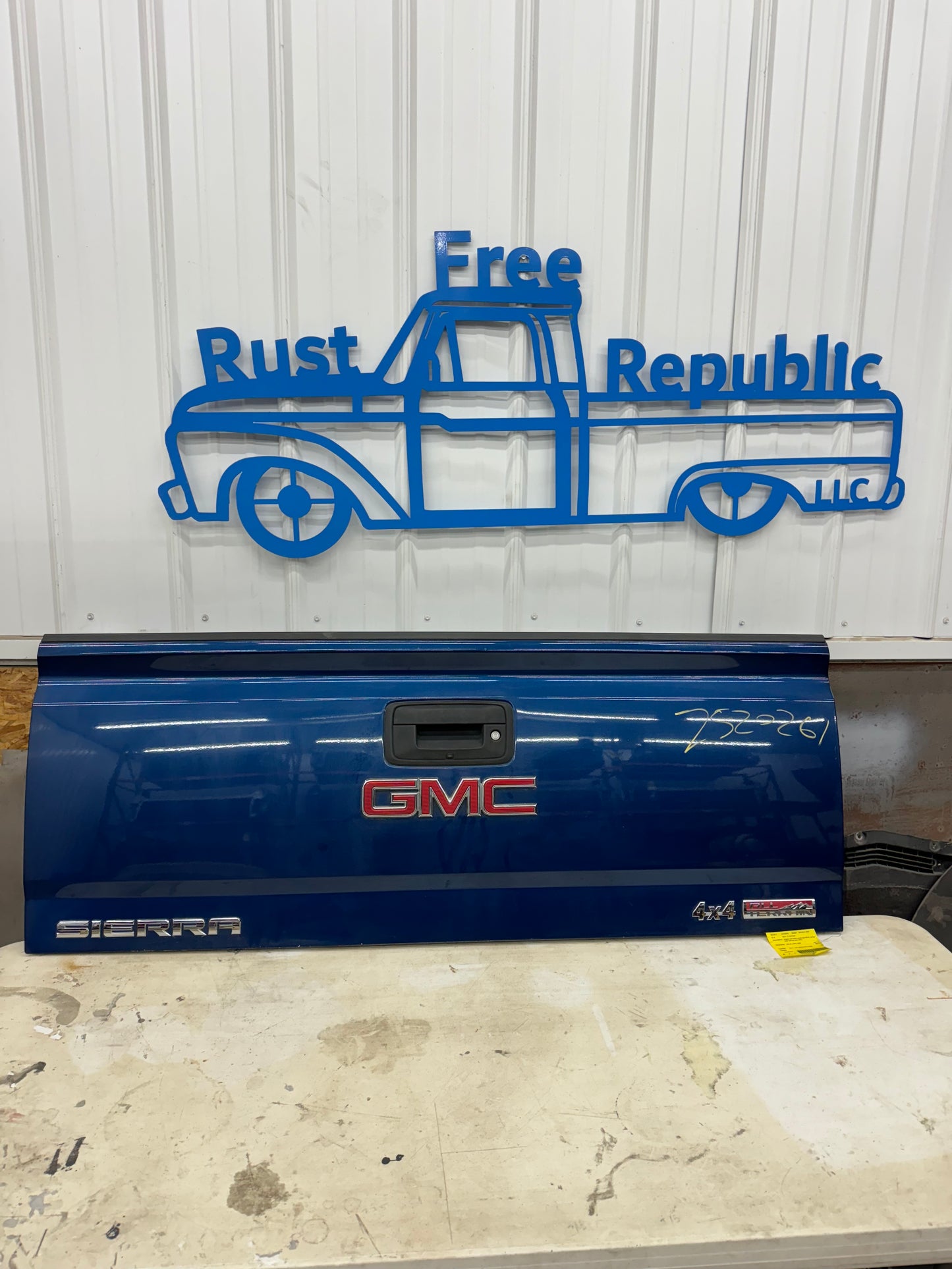 2015–2019 GMC/Chevy Silverado Tailgates – Rust-Free