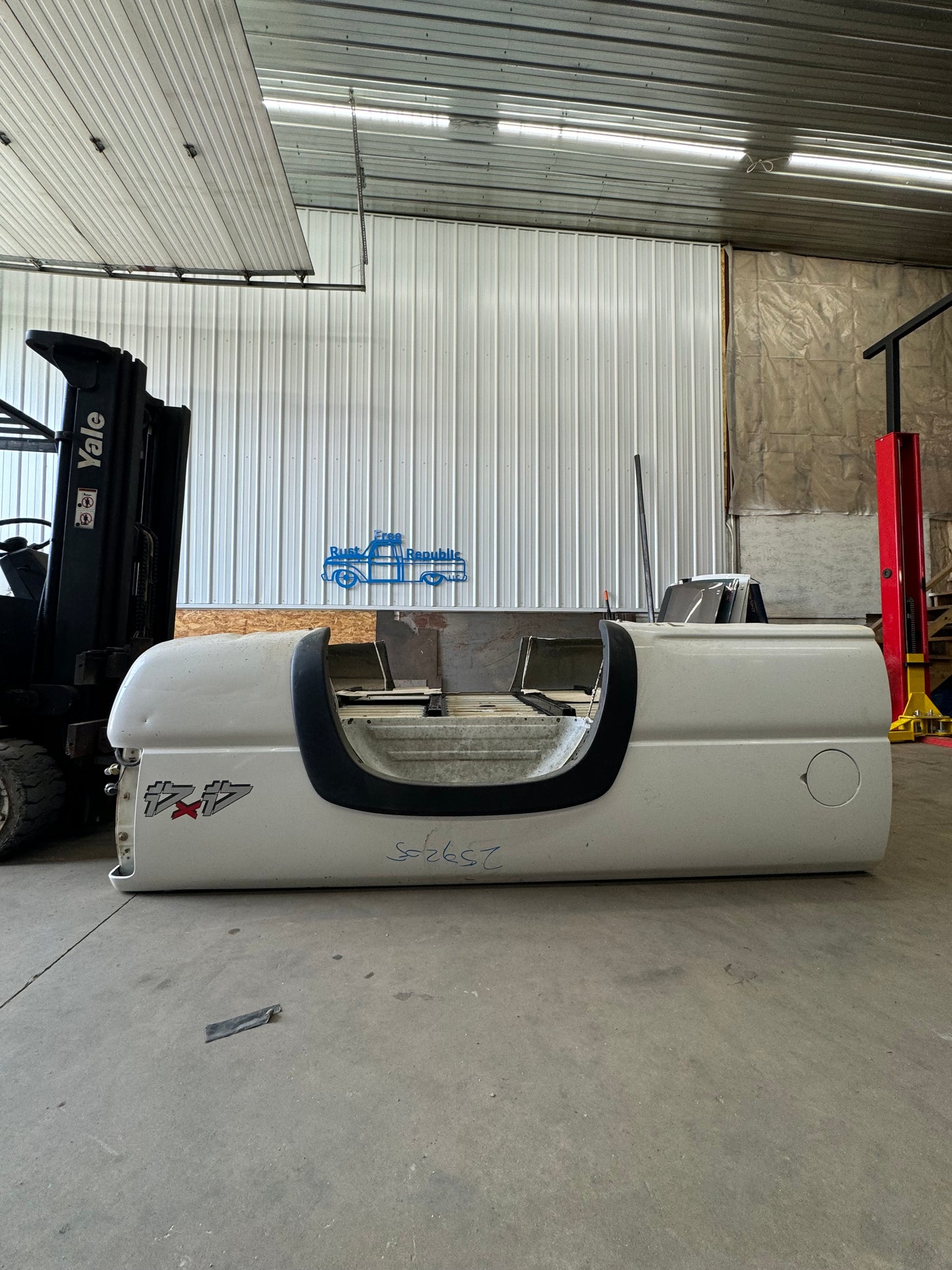 1999–2006 Chevy Silverado 8’ Bed – Rust-Free