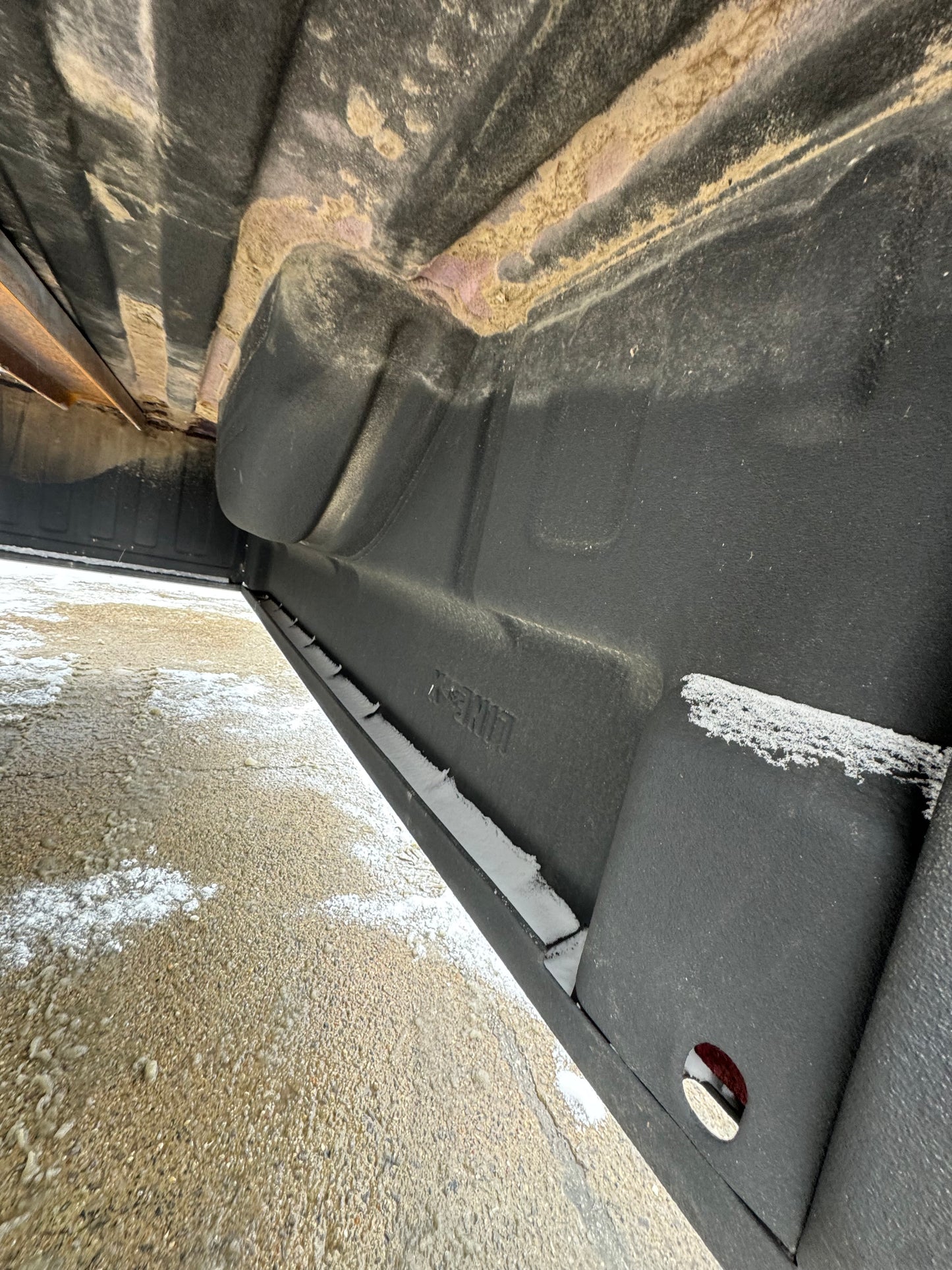 1999–2006 Chevy/GMC 6.6’ Bed – Rust-Free (Red)