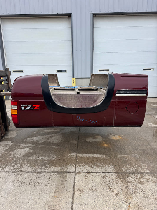 1999-2006 Chevy or gmc 6.6’ bed rust free great condition paint code 51U