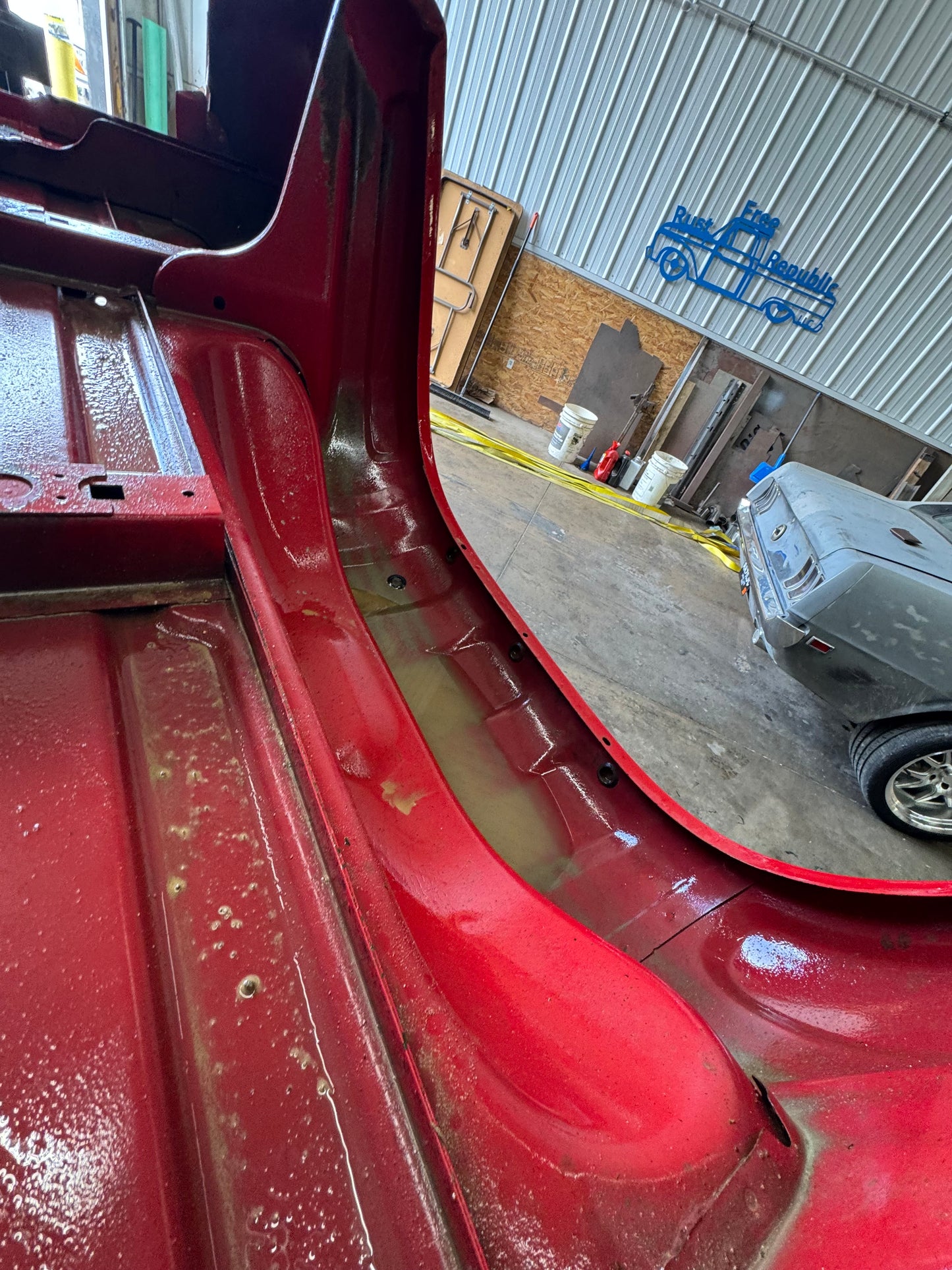 2007–2013 GMC Sierra 6.6’ Bed – Rust-Free (Red)
