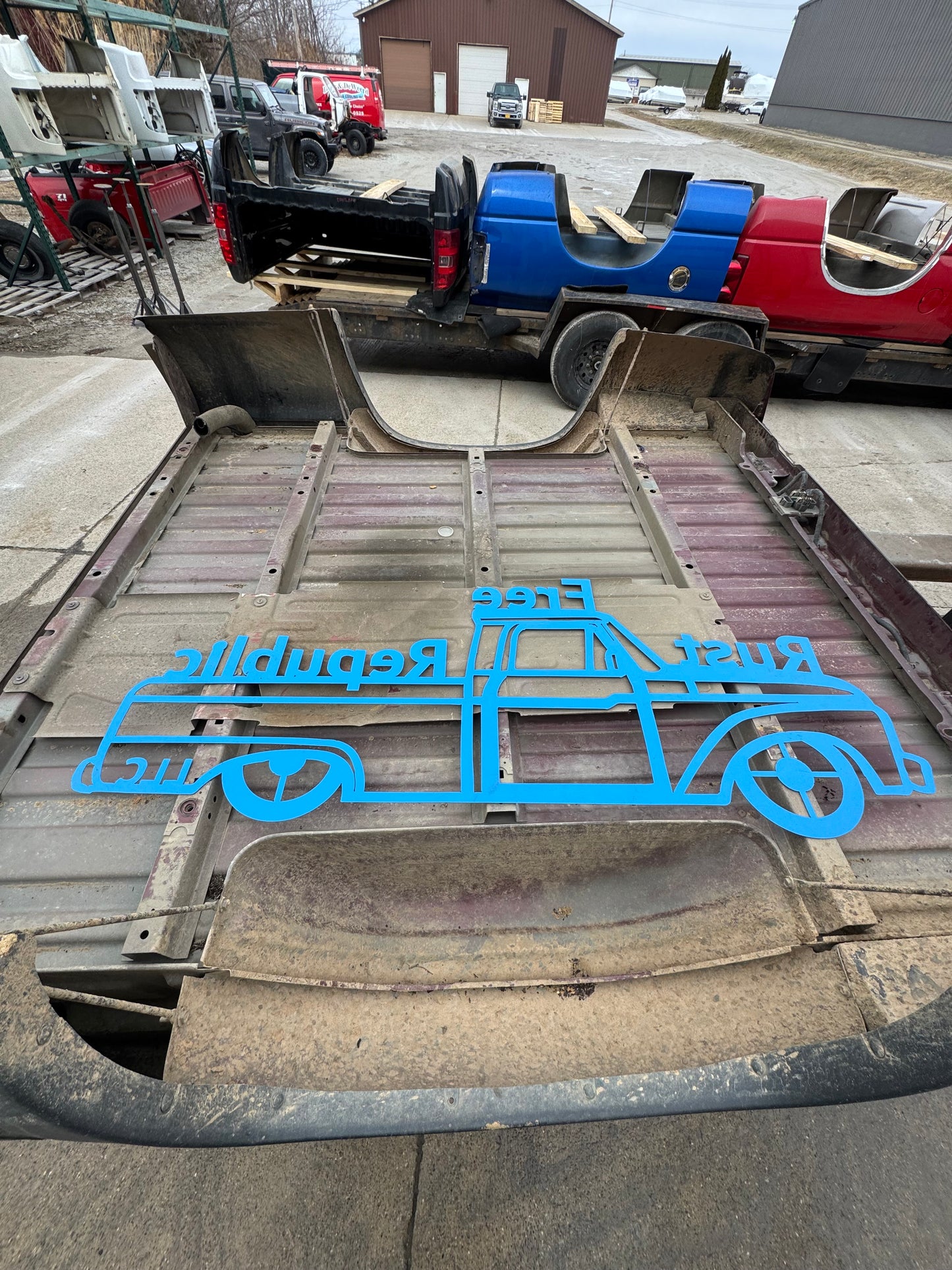 1999-2006 Chevy or gmc 6.6’ bed rust free great condition paint code 51U