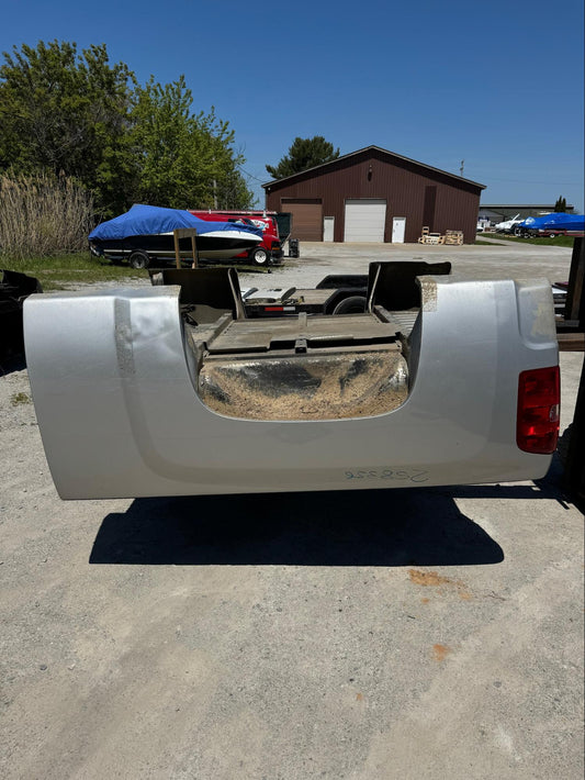 2007–2013 Chevy Silverado 6.5’ Bed – Sheer Silver Metallic, Minor Damage