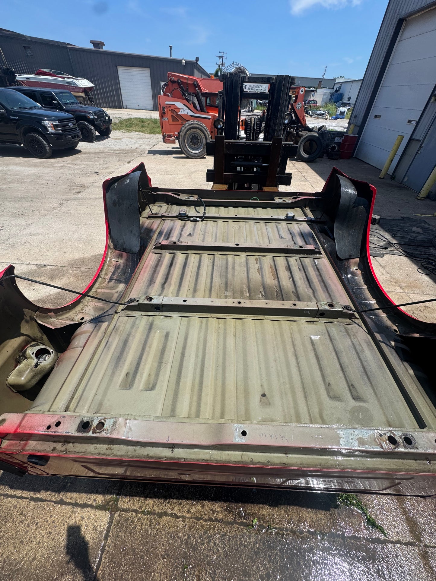 1999–2010 Ford F-250 Super Duty 6.9’ Bed – Rust-Free (Red)
