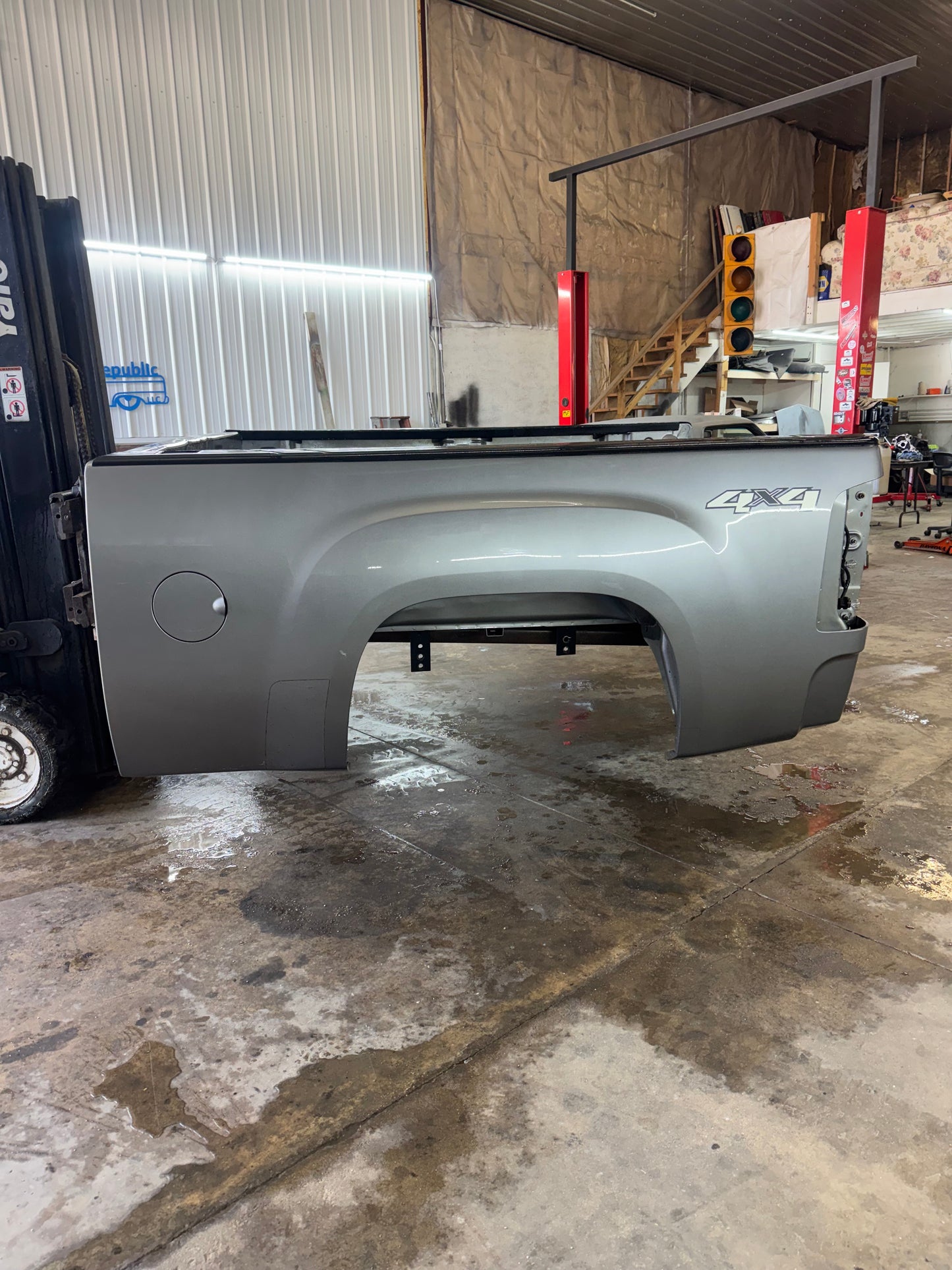 2007–2013 GMC Sierra 6.6’ Bed – Rust-Free (Graystone Metallic)