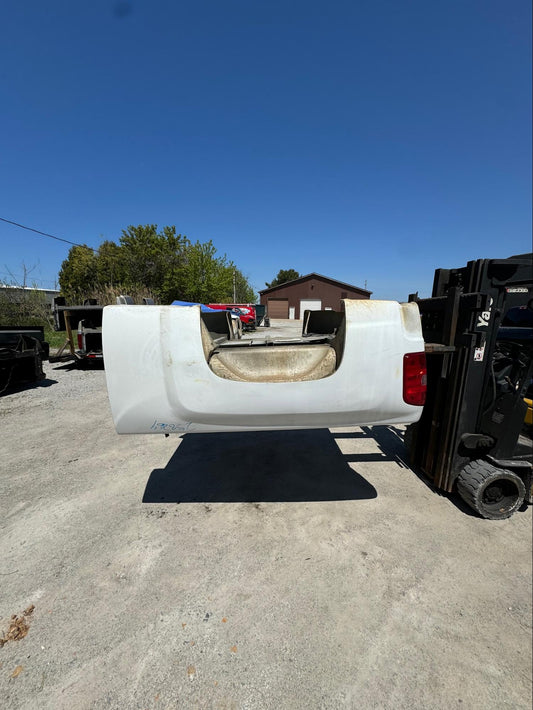 2007–2013 Chevy Silverado 6.5’ Bed – White, Minor Damage
