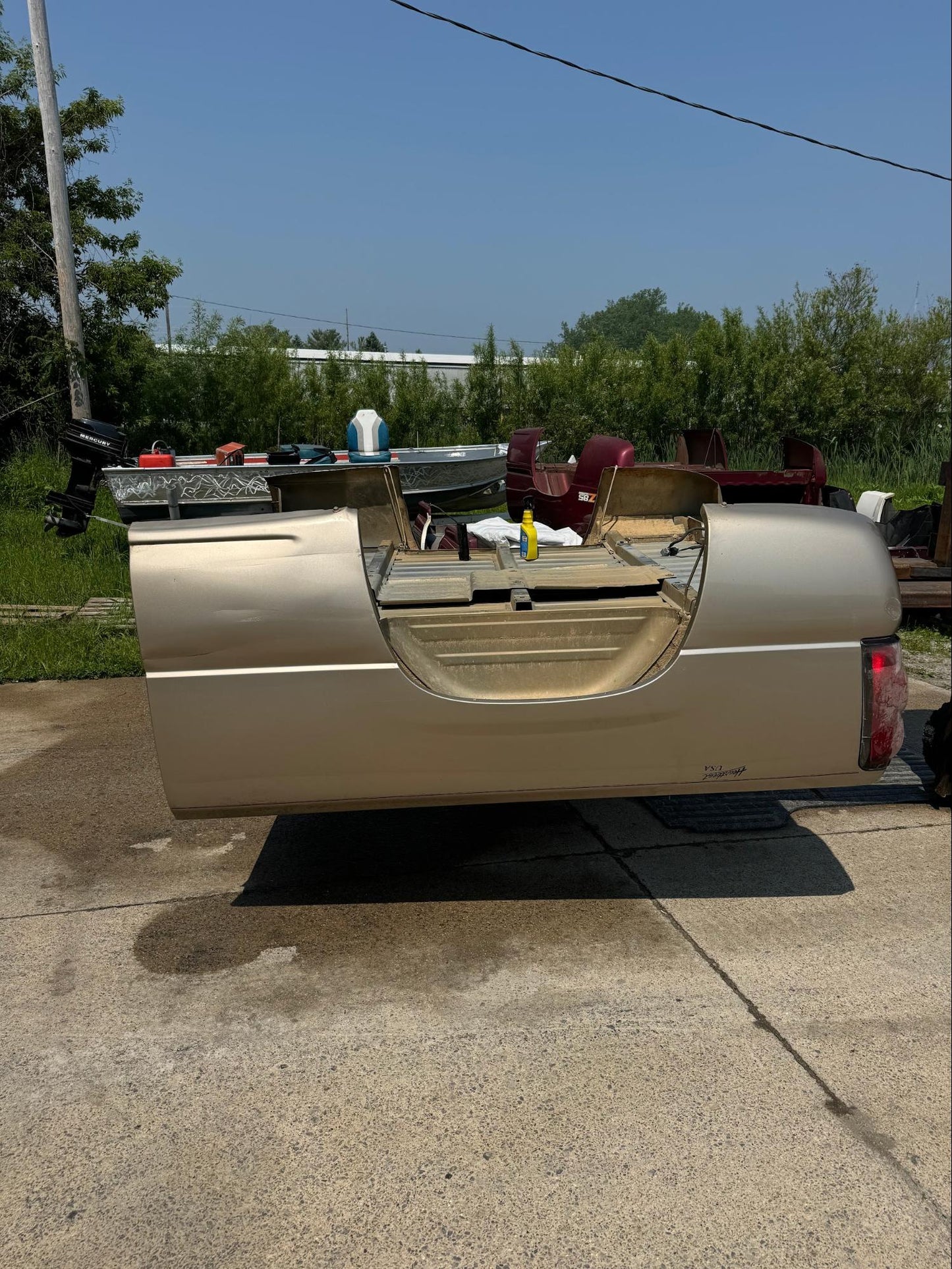 1999–2006 Chevy/GMC 6.6’ Bed – Rust-Free, Minor Damage